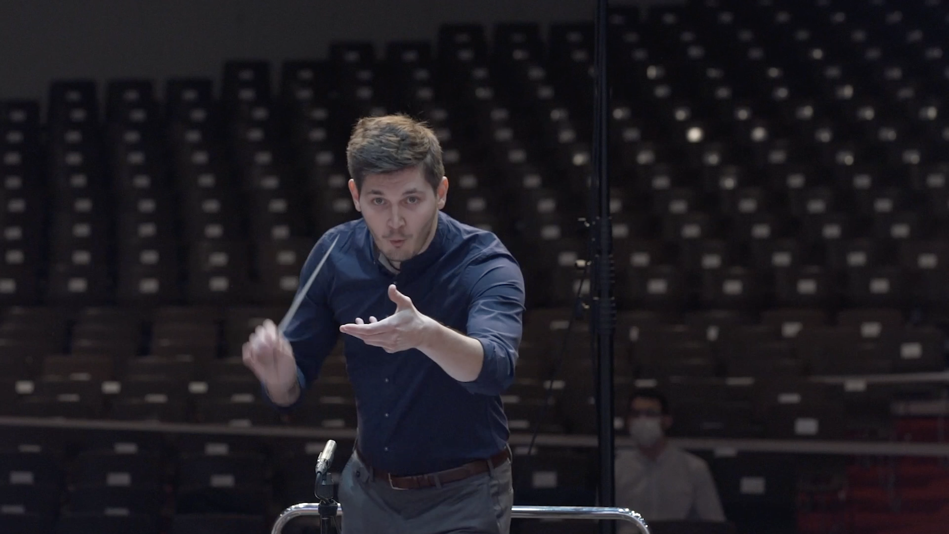 Wie verbindet sich ein*e Dirigent*in im Idealfall mit dem Orchester?